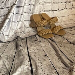 Liliana braided 3-1/2” heel. Tan Slide on. EUC. Very slight rubbing tip/back.